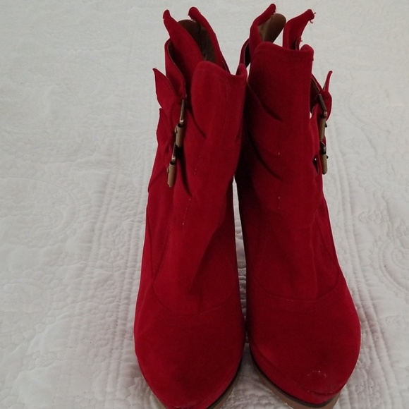 Shoes - Picture 1 of 4